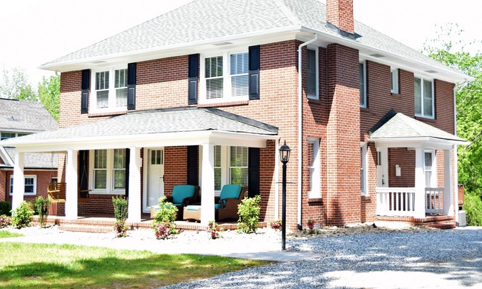 Lincolnton Apartamento | Talk of the Town (Up) - Walk to Shopping & Restaurants