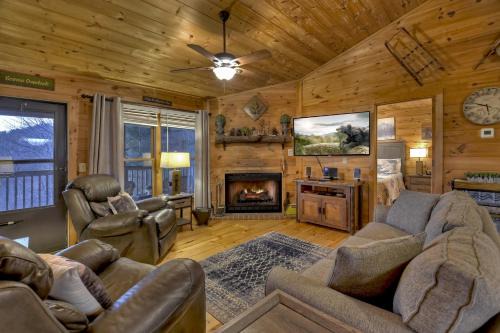 Blue Ridge Villa | Talking Leaves Hot tub firepit and comfy king beds