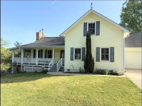 Gainesville Casa | Tall Tales Farmhouse Retreat