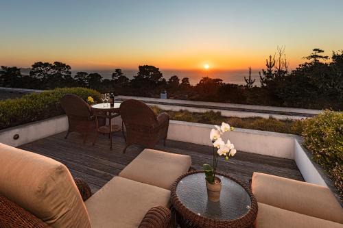 Northwest Carmel Hotel | Tally Ho Inn