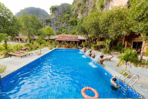 Hoa Lu Casa | Tam Coc Mr Loa Bungalow & Resort