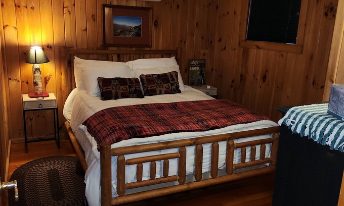 Saranac Lake Cabina | Tamarac Cabin Waterfront For Two
