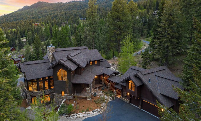 Tamarack Resort Casa | Tamarack Resort ski-in/ski-out custom estate with beautiful mountain views