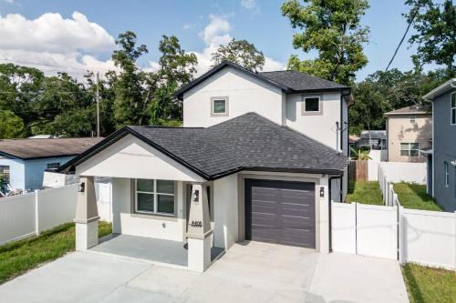 East Tampa Casa | Tampa 3BR Near Zoo & Cruise Port - Sleeps 8