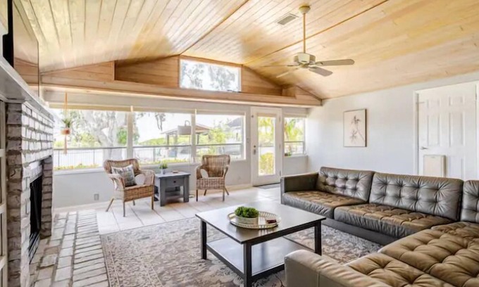 Ruskin Casa | Tampa Bay Waterfront Home-Pet Friendly-Hot Tub-Complimentary Kayaks