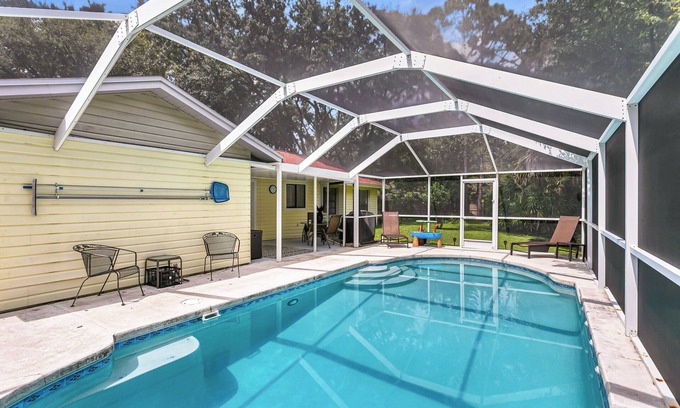 Lutz Casa | Tampa Family Oasis – Cozy Home w/Screened-in Heated Pool