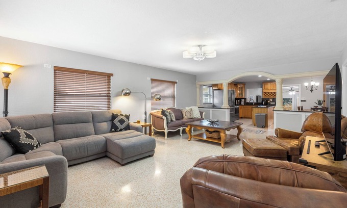 Riverside Heights Casa | Tampa Getaway - Sleeps 12 - Near Riverwalk & Downtown