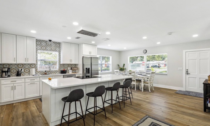 Riverside Heights Casa | Tampa Vacation Rental ~ 3 Mi to Downtown!