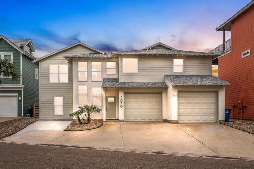 Sand Point Casa | Tan Lines and Fine Wines