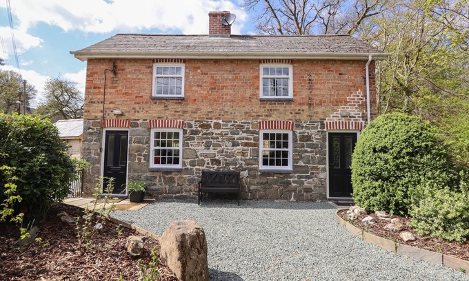 Llanbrynmair Cabaña | TAN Y CAPEL, pet friendly, with open fire in Machynlleth