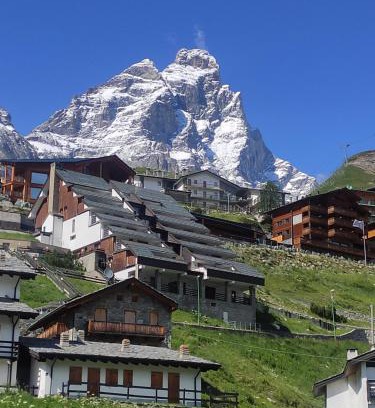 Cervinia Apartamento | TANA DELLA MARMOTTA - renovated, ski in ski out, turkish bath, garage, storage