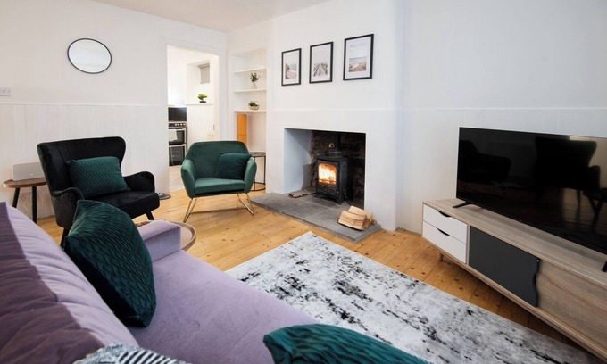 Eyemouth Casa | TandJ House in Eyemouth: Cozy Coastal Retreat