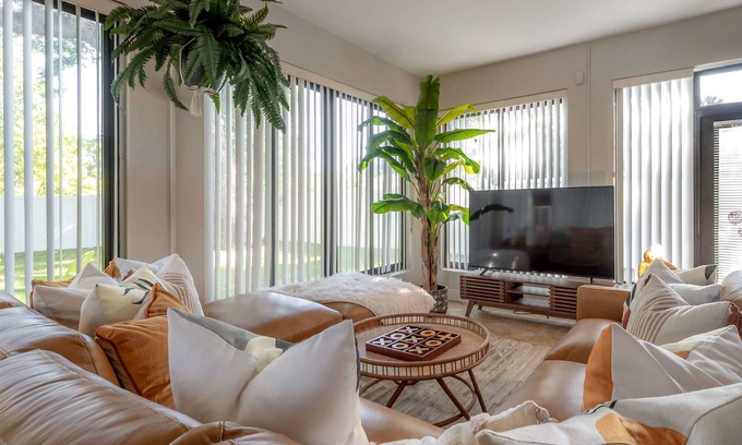 Riverside Heights Casa | "Tangerine Dream" - Game Room|Grill| Fire Pit