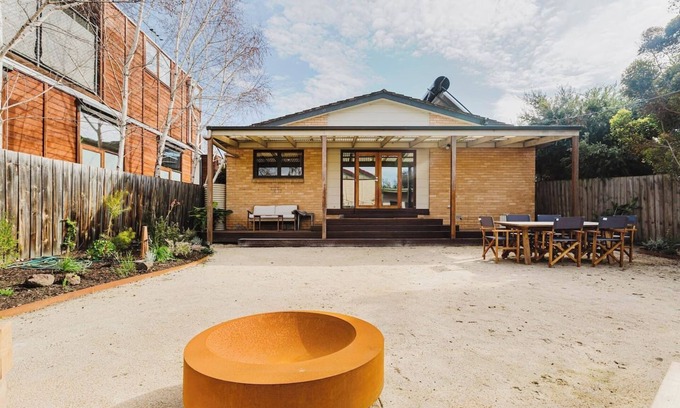 Kensington Casa | Tangerine Gleam Cheerful Inner City Family Abode