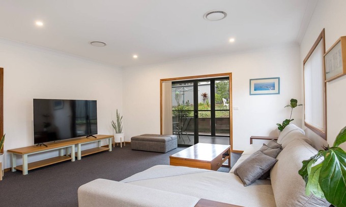 Sanctuary Point Casa | Tangerine - Pet Friendly - 3 Mins Walk to Beach