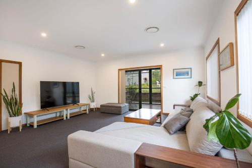 Sanctuary Point Casa | Tangerine - Pet Friendly - 3 Mins Walk to Beach