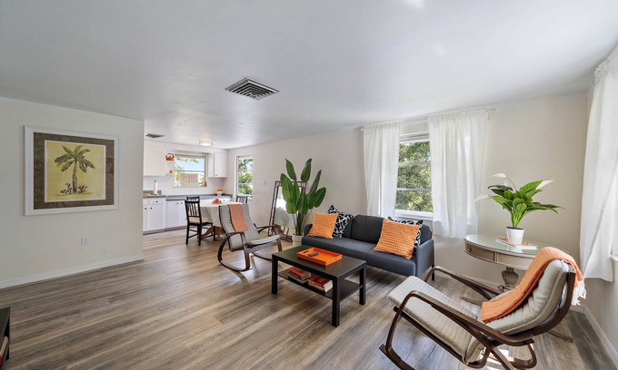 Laurel Apartamento | Tangerine Terrace - Beach Escape .7 Mi From Beach