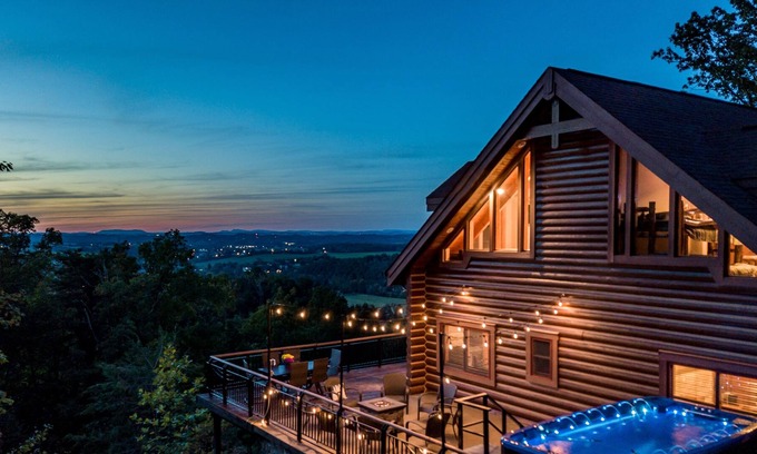 Sevierville Casa | Tanglewood Mountain Lodge 8 Bedroom Residence by RedAwning
