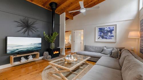 Pearl Beach Casa | Tanglewood Pearl Beach- firepit, pet friendly, stroll to beach