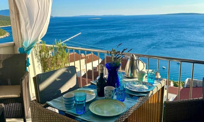 Miholascica Apartamento | Tanis Ocean Loft Apartment with fantastic sea views from the large balcony