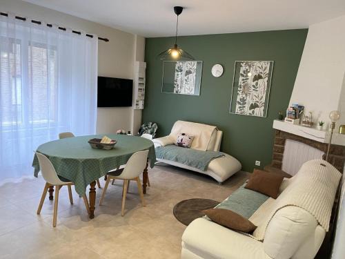 Saint-Ouen-La-Rouerie Casa | Tante Adele