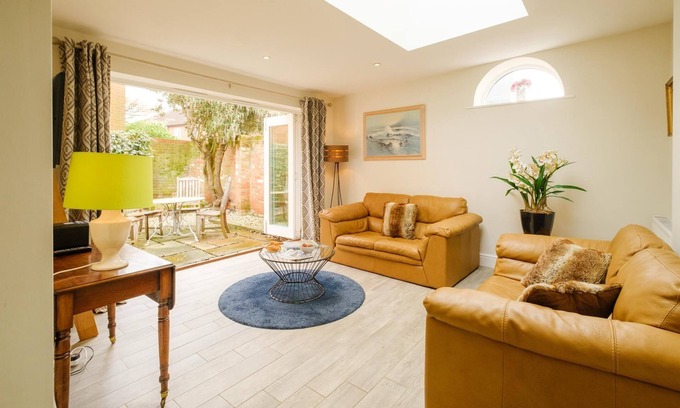 Martlesham Heath Cabaña | Tanyard House - sleeps 6 guests in 3 bedrooms
