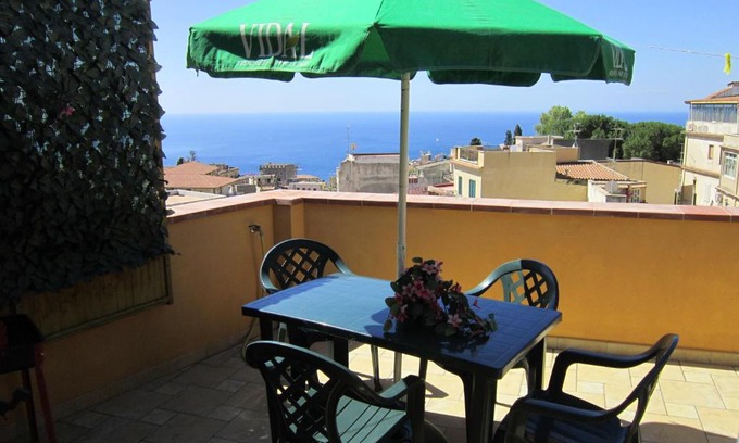 Taormina Apartamento | Taormina Castle and Sea View1
