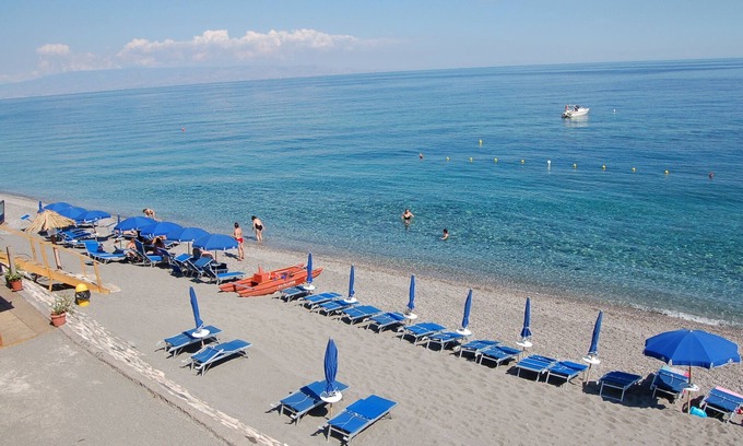 Sant'Alessio Siculo Apartamento | Taormina gran apartamento en el mar