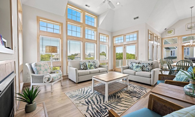 Buck Island Casa | Taproom's Landing: Hot Tub, Community Pool nearby, Close to Beach