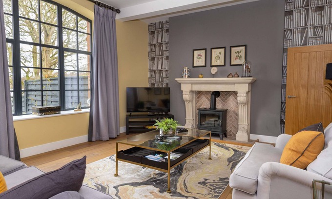 Wing Cabaña | Tarn End Cottage 5, Talkin Tarn, Brampton, ideal for a family with activities and historical sites