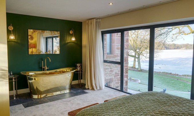 Wing Cabaña | Tarn End Cottage 8, Talkin Tarn, Brampton ideal for a romantic break overlooking the Tarn