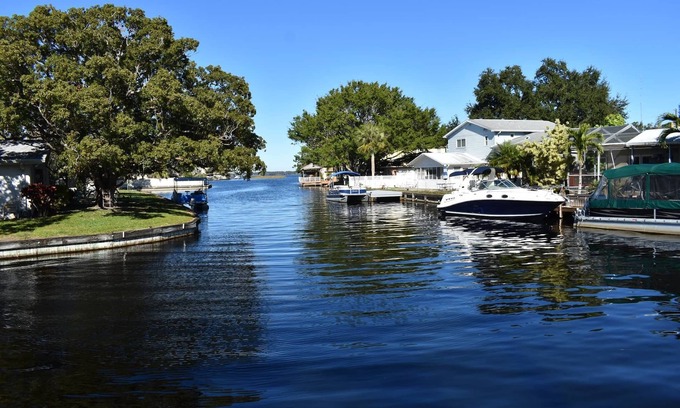 Lake Shore Estates Casa | LAGO DE LA ESQUINA DE LA ESQUINA DE TARPON CON ESTILO DE WEY WEST