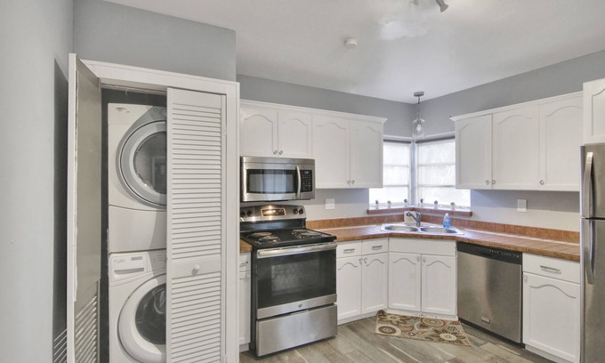 Tarpon River Casa | Tarpon River Estate – 2 Chic Homes Perfect for Groups w/ Pool, 10 Min to Beach!