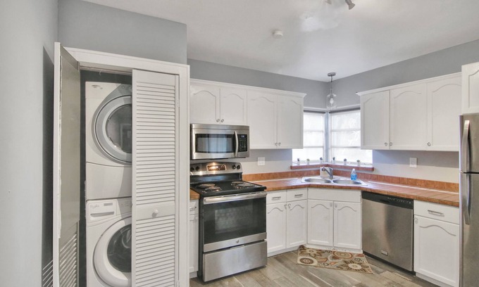 Tarpon River Casa | Tarpon River Getaway – Modern 2 BDR on Water