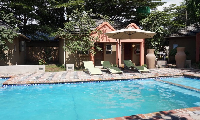 Livingstone Cabina | Tasha Lodge and Tours