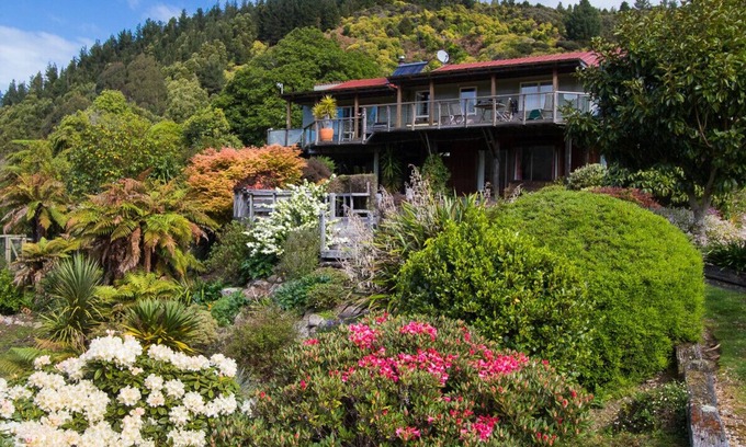 Marahau Cabaña | Tasman Hideaway - Marahau Holiday Home