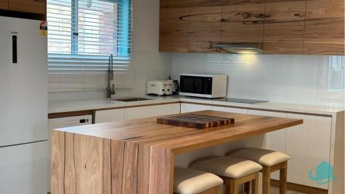 Caves Beach Casa | Tasmans Hideaway - Stunning villa close to Beach