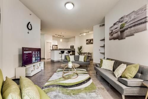 Coffeyville Apartamento | Tasteful 2BR I Pool I Gym I Parking I Workspace