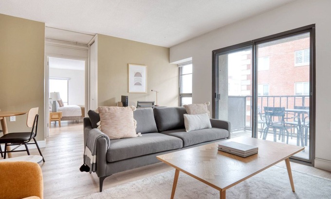 Allston Apartamento | Tasteful Allston 2BR, nr Boston U & Green Line, by Blueground