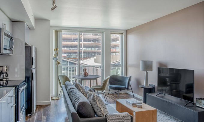 Wilburton Apartamento | Tasteful Bellevue Studio w/ Gym & W/D, nr Shopping, by Blueground