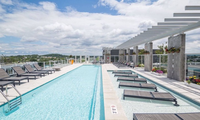 H Street Corridor Apartamento | Tasteful H Street 1BR w/ Gym, W/D & Pool, across from WF, by Blueground