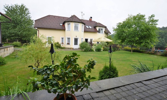 Zernov Villa | Encantadora villa en Sýkořice con jardín cerrado y piscina