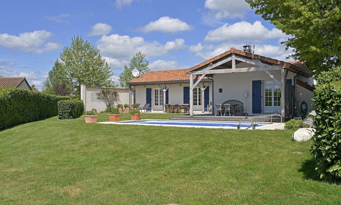 Vasles Villa | Villa de bien cuidada con Wi-Fi, situado en un entorno natural