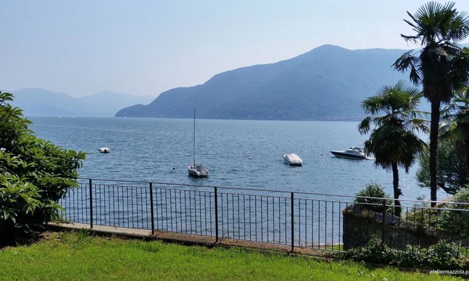 Tronzano Lago Maggiore Apartamento | Amueblado con buen gusto apartamento de 2 dormitorios con vistas al mar y la playa Jardín