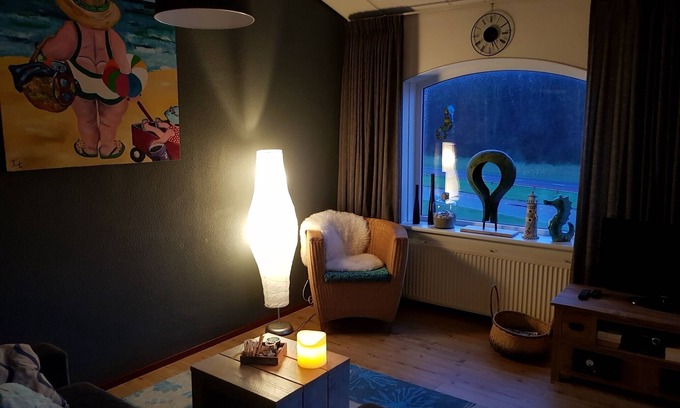 Julianadorp aan zee Apartamento | Apartamento amueblado con buen gusto y con un gran balcón, a 350 metros de la playa.