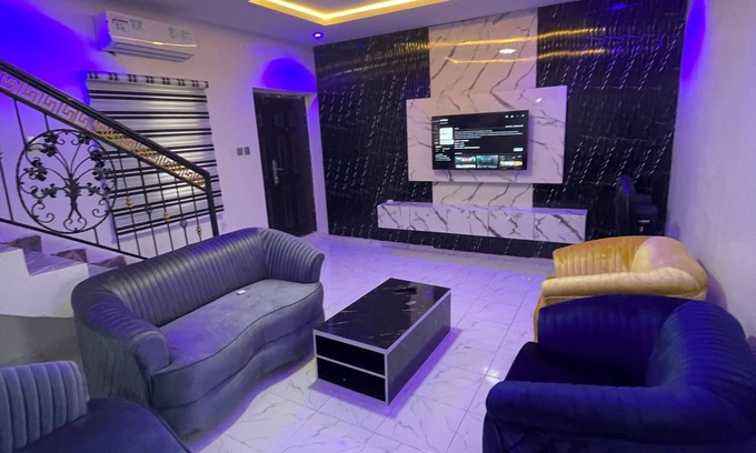 Lekki Apartamento | Tastefully furnished 2 bedroom terrace