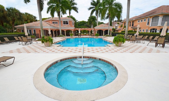 Pelican Bay Casa | Tastefully furnished ground floor unit in Pelican Bay community