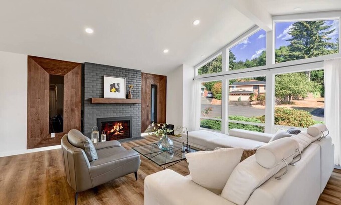 Inglewood-Finn Hill Casa | Tastefully Remodeled 4 Bedroom Home with Rainier View