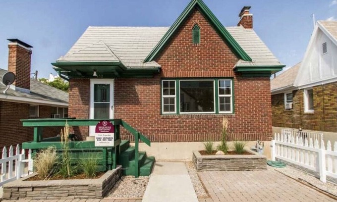 East Central Casa | Tastefully updated home by University of Utah, 3 min walk to Rice Eccles Stadium
