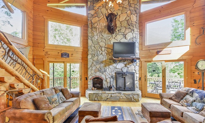 Clyde Cabina | ¡Tatonka Lodge, 2 master suites en un rancho de búfalos!